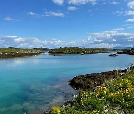 Helligvaer Kystopplevelser As Chalé *